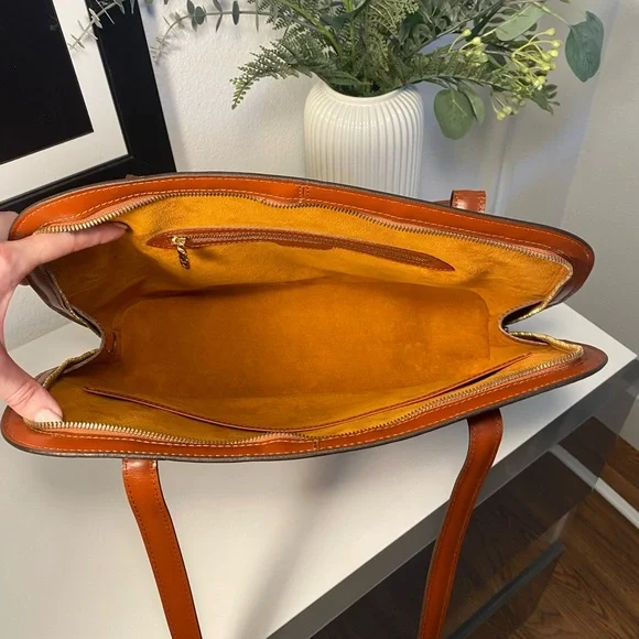 Vintage Louis Vuitton Epi Lussac Shoulder Bag In Kenyan Fawn - Picture 4 of 15